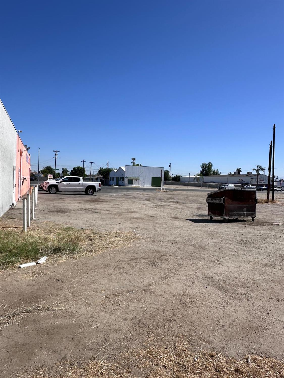 401 Brundage Lane, Bakersfield, CA 93304