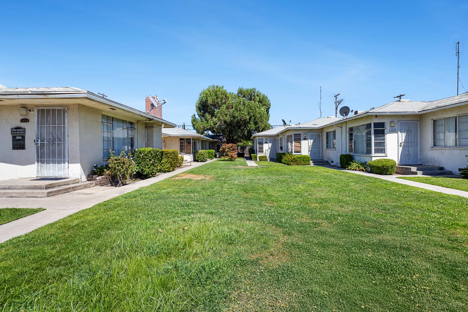 2414 N 1st St, Fresno, CA 93703