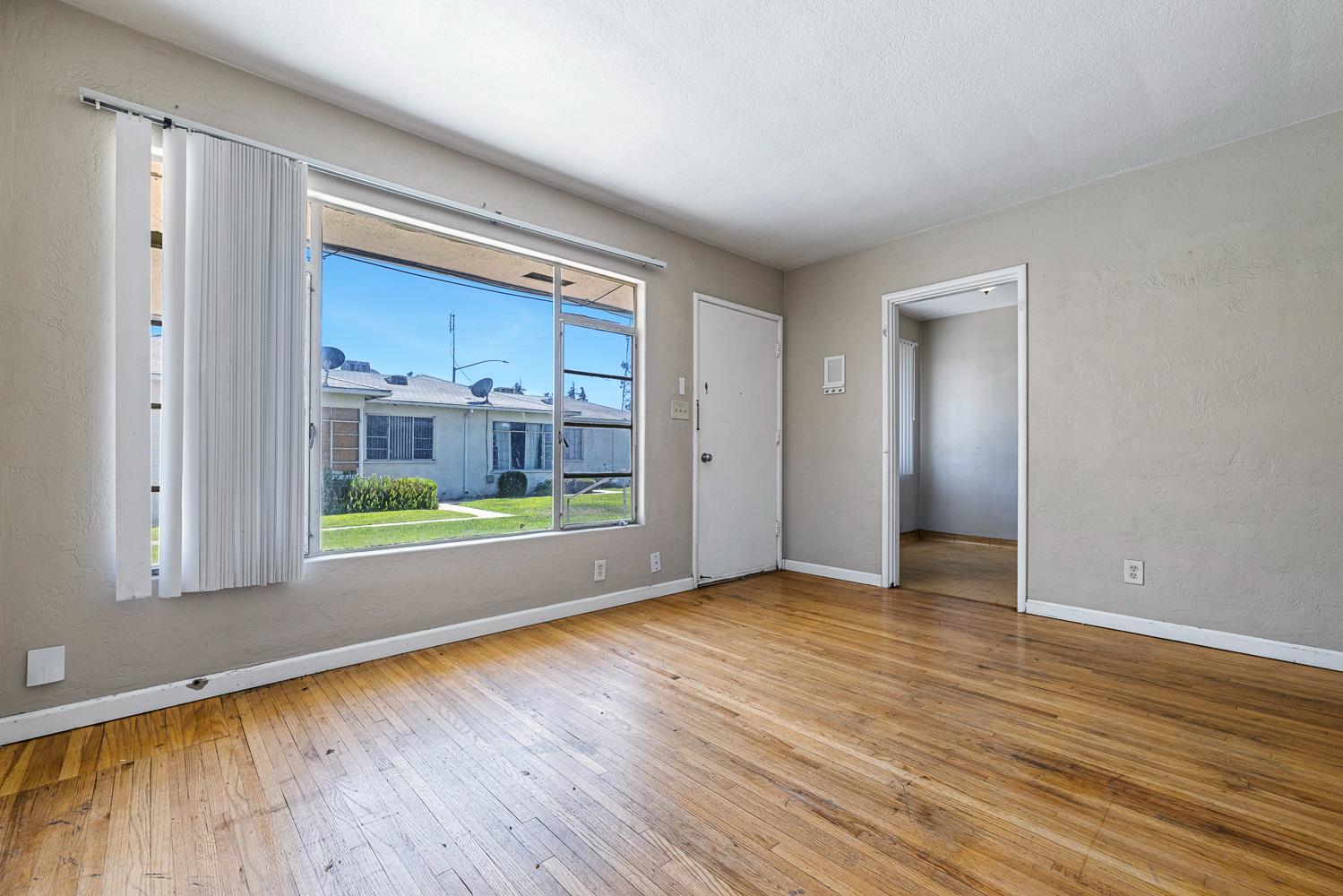 2414 N 1st St, Fresno, CA 93703