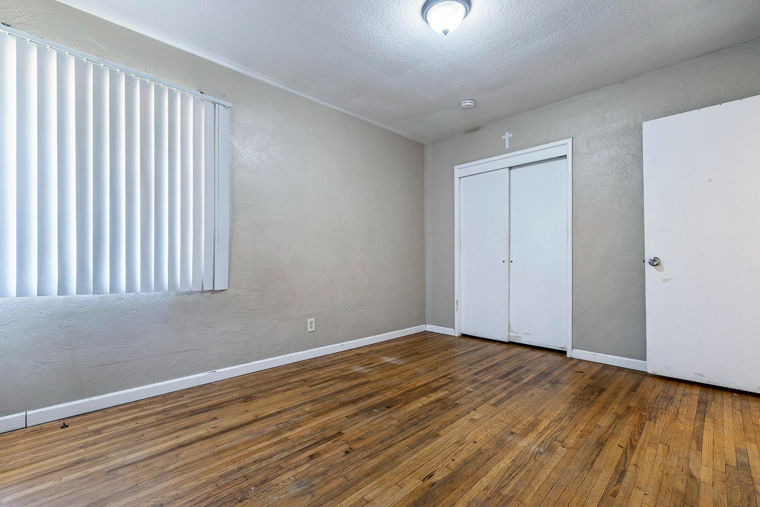 2414 N 1st St, Fresno, CA 93703