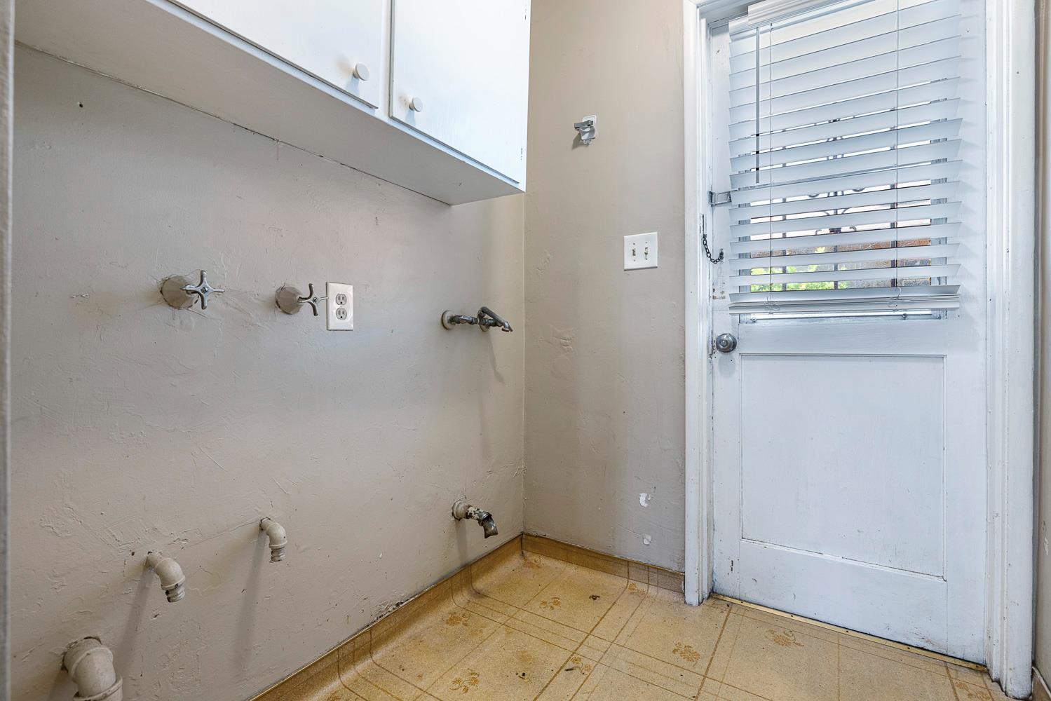 2414 N 1st St, Fresno, CA 93703