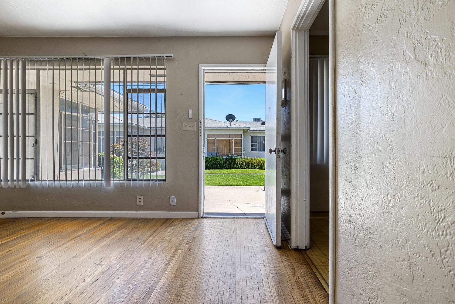 2414 N 1st St, Fresno, CA 93703