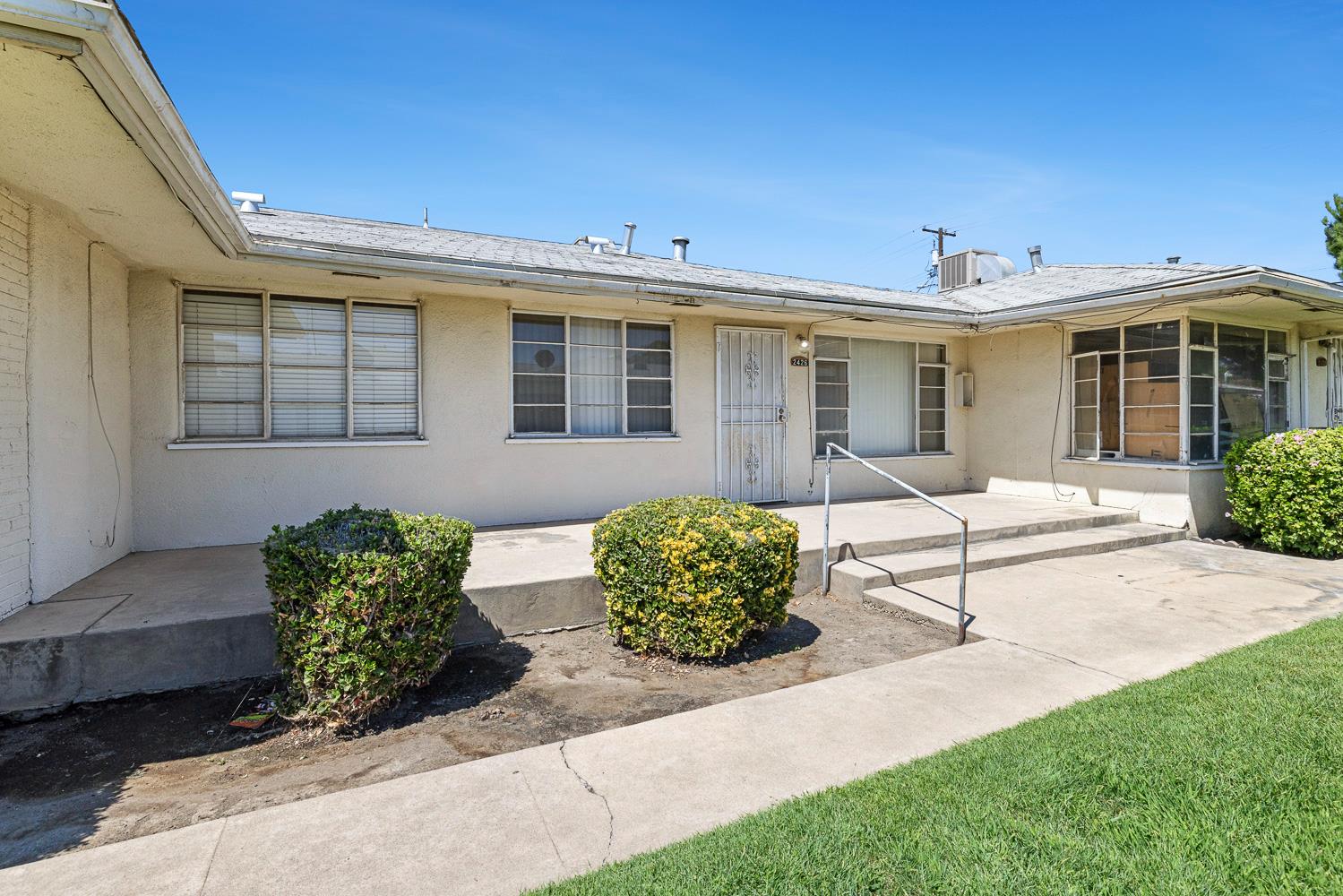 2414 N 1st St, Fresno, CA 93703