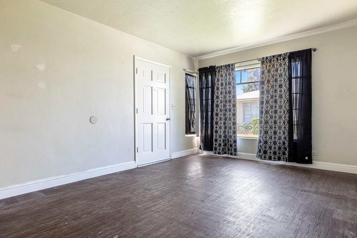 2414 N 1st St, Fresno, CA 93703