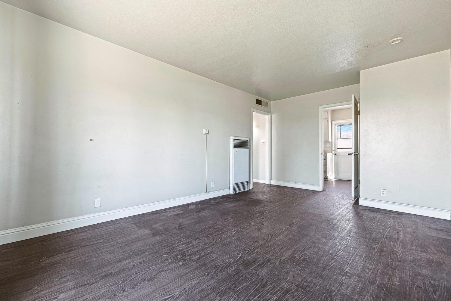 2414 N 1st St, Fresno, CA 93703