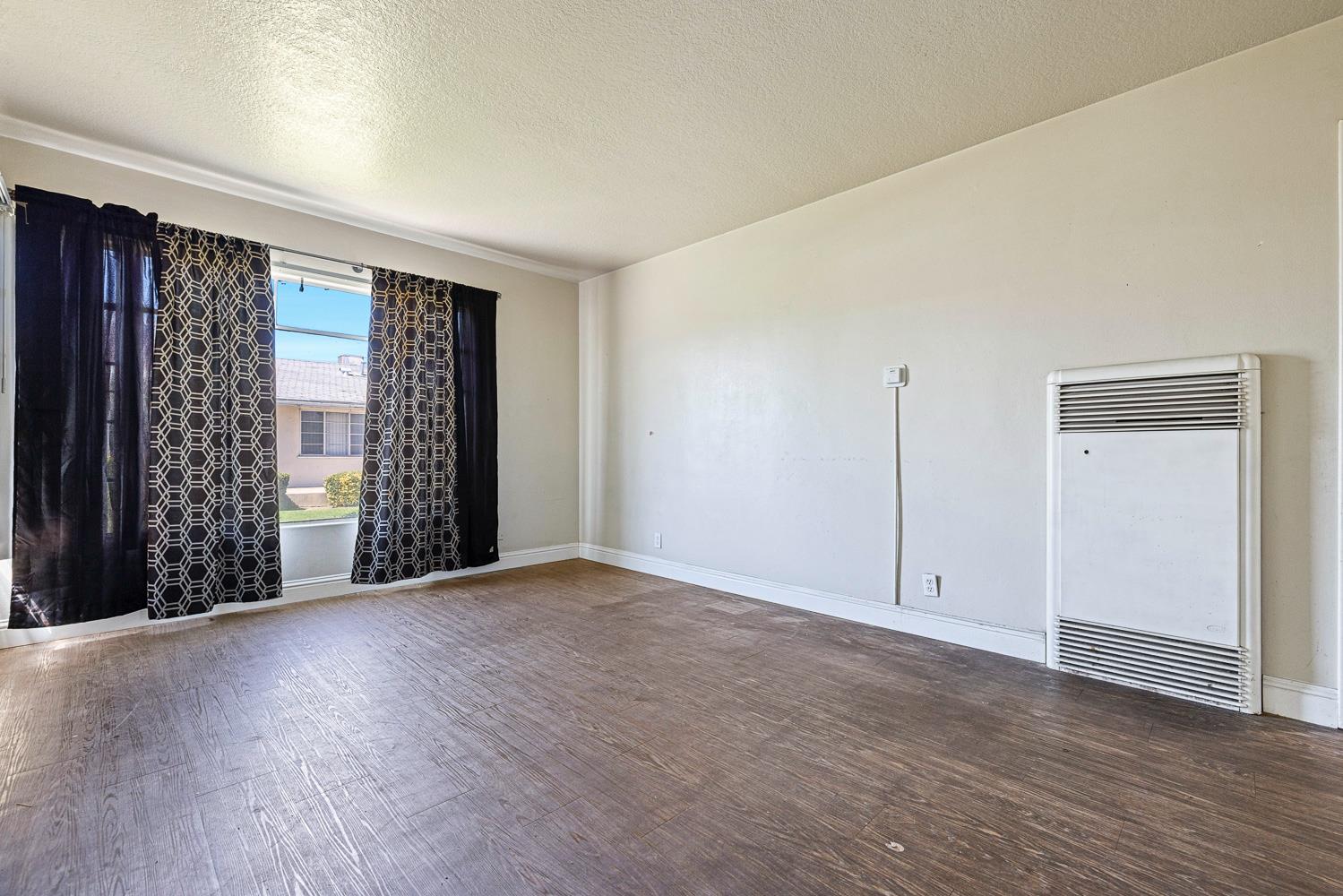 2414 N 1st St, Fresno, CA 93703