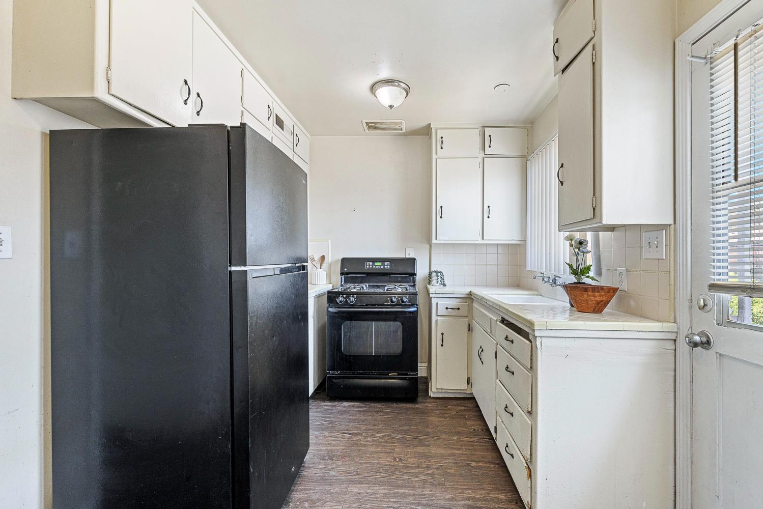 2414 N 1st St, Fresno, CA 93703