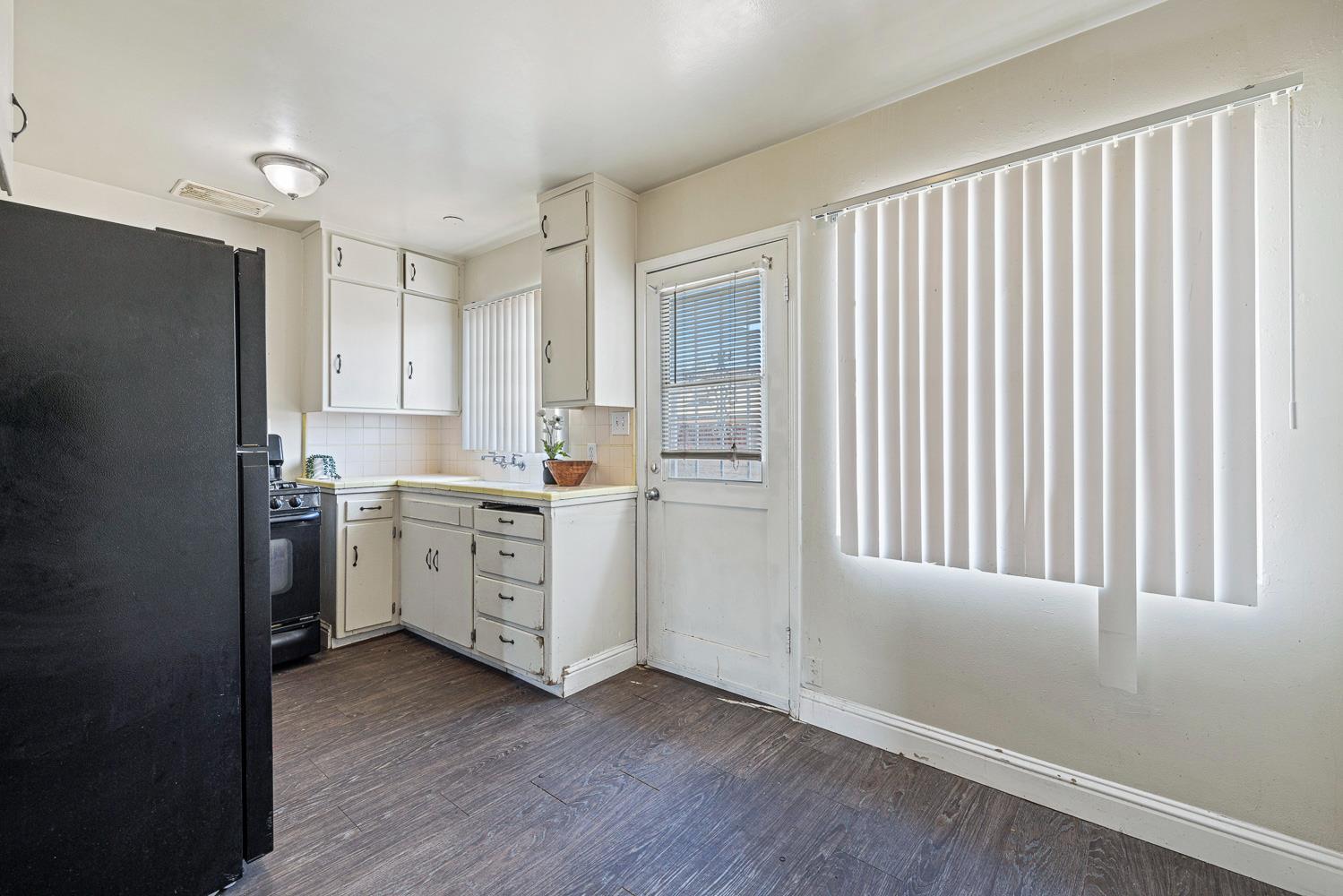 2414 N 1st St, Fresno, CA 93703