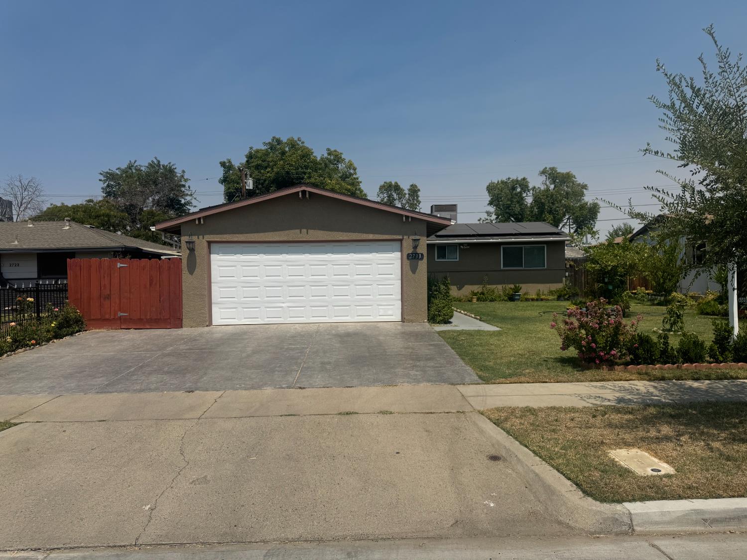 2733 E Willis Ave, Fresno, CA 93726