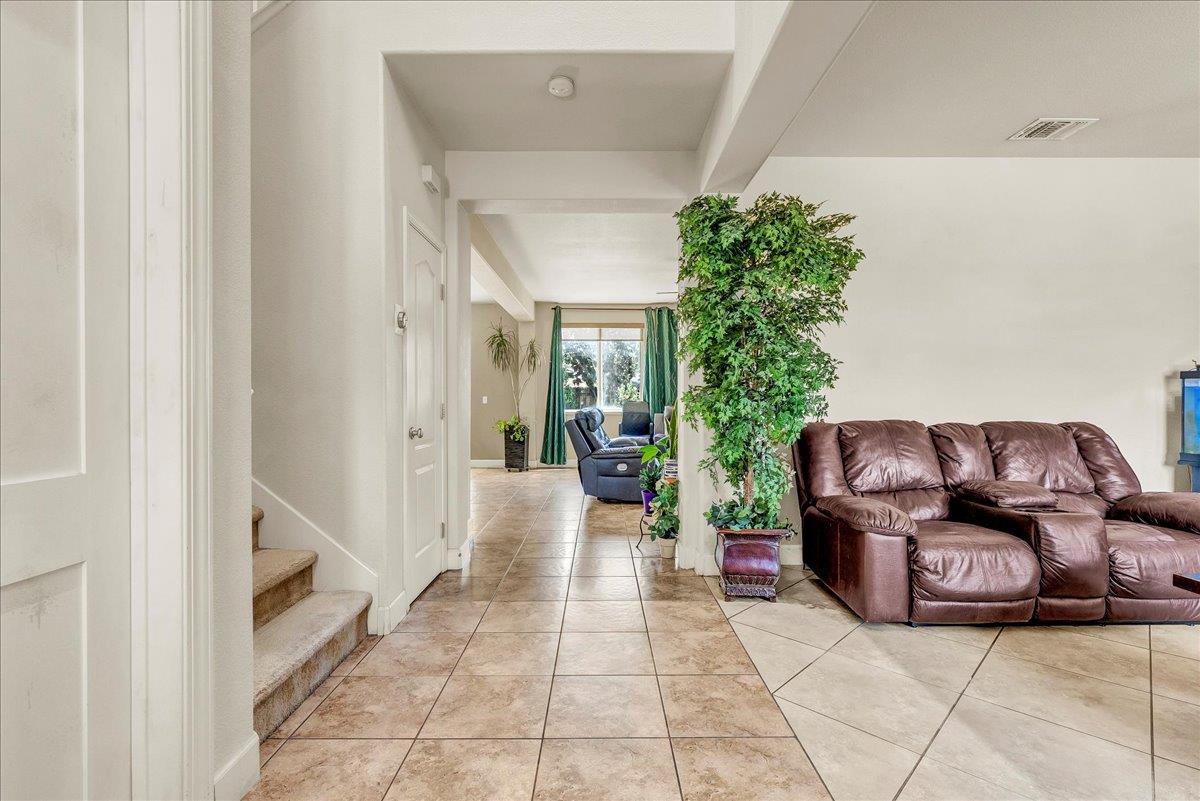 3615 W Sunnyview Ave, Visalia, CA 93291