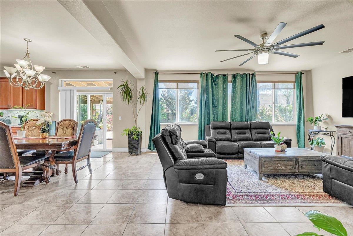 3615 W Sunnyview Ave, Visalia, CA 93291