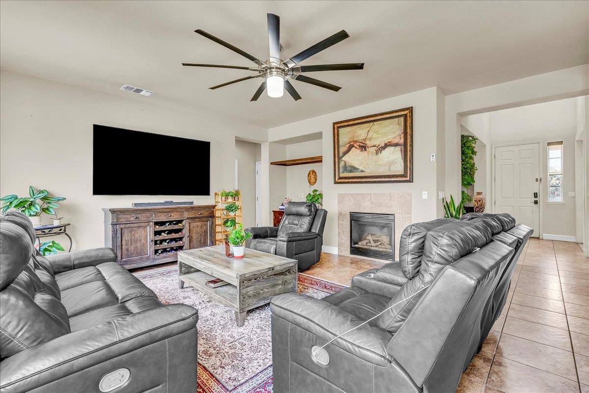 3615 W Sunnyview Ave, Visalia, CA 93291