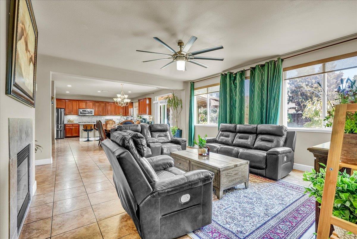 3615 W Sunnyview Ave, Visalia, CA 93291