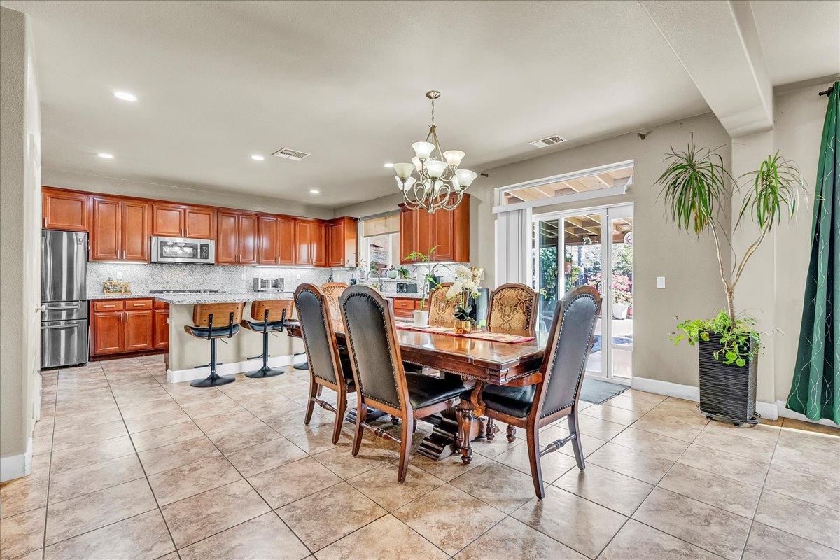 3615 W Sunnyview Ave, Visalia, CA 93291