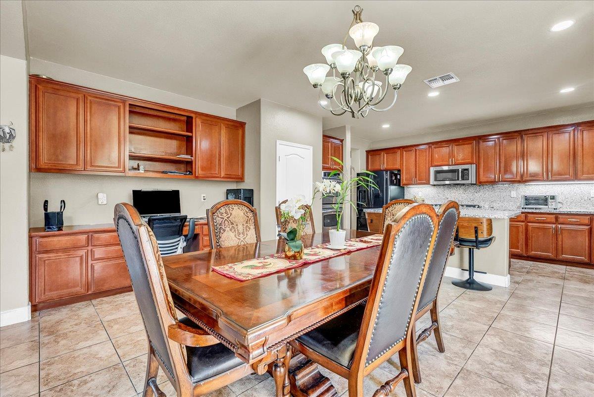 3615 W Sunnyview Ave, Visalia, CA 93291