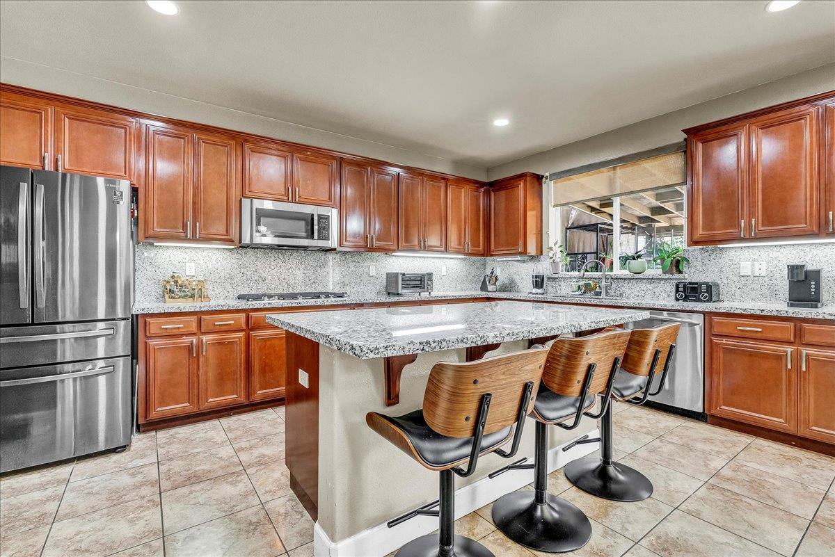 3615 W Sunnyview Ave, Visalia, CA 93291