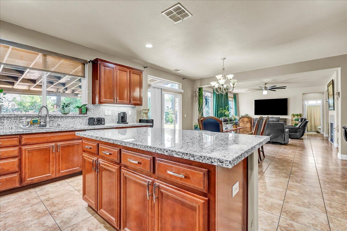 3615 W Sunnyview Ave, Visalia, CA 93291