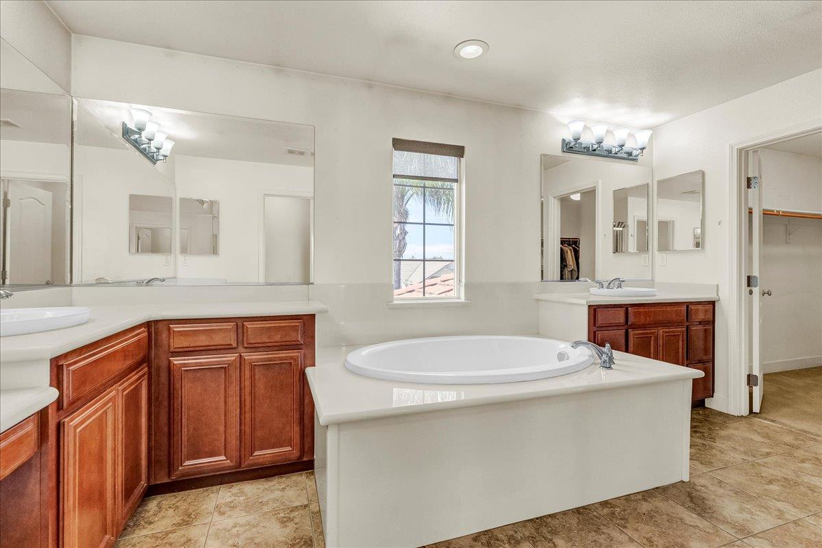 3615 W Sunnyview Ave, Visalia, CA 93291