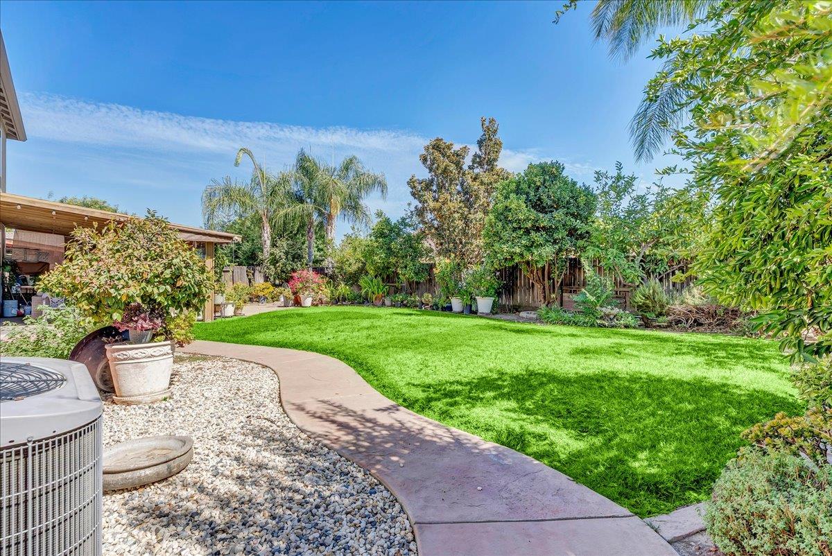 3615 W Sunnyview Ave, Visalia, CA 93291