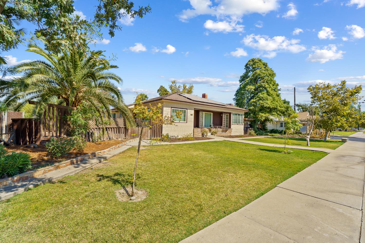 1301 N Douty St, Hanford, CA 93230