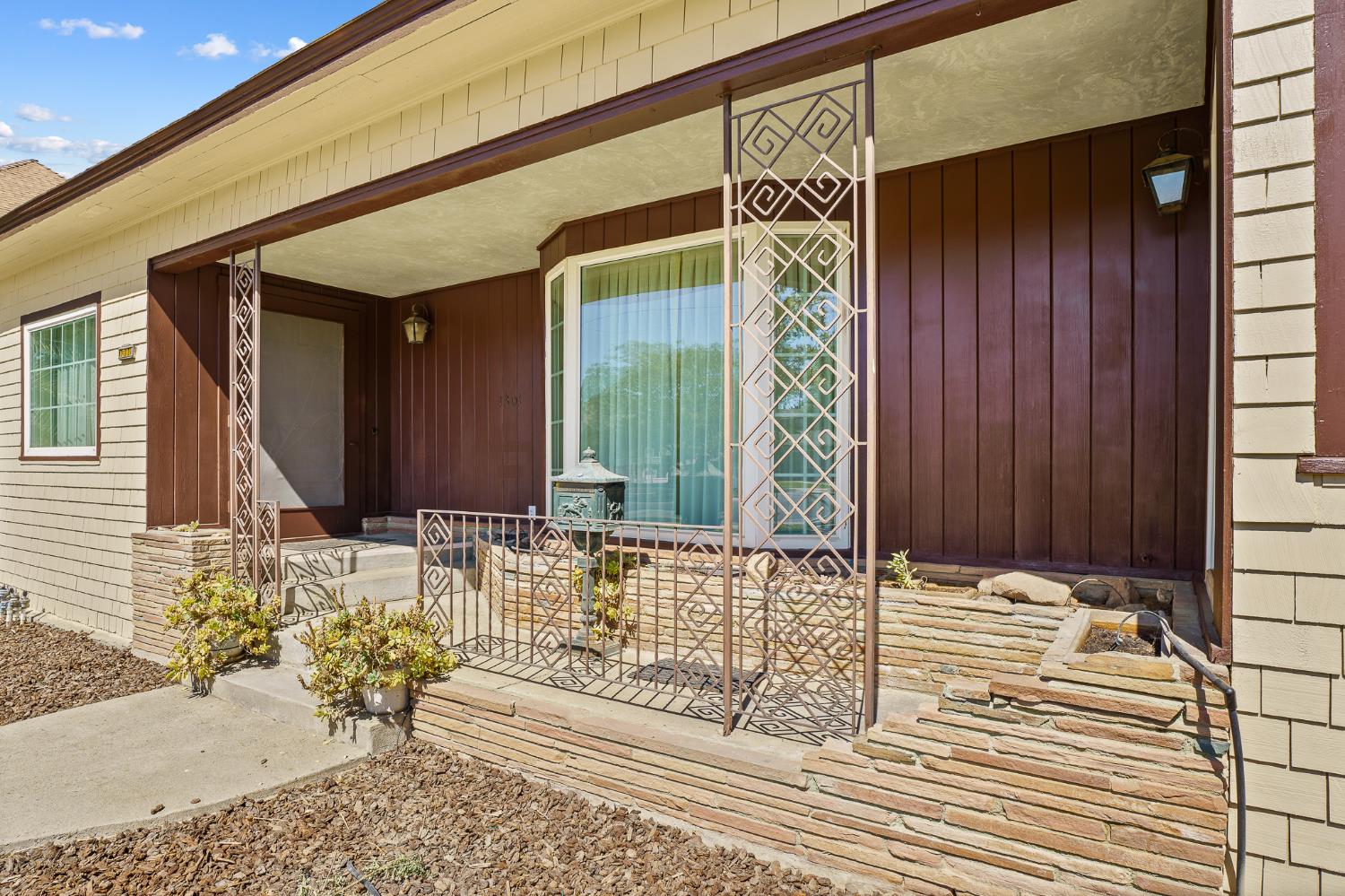 1301 N Douty St, Hanford, CA 93230