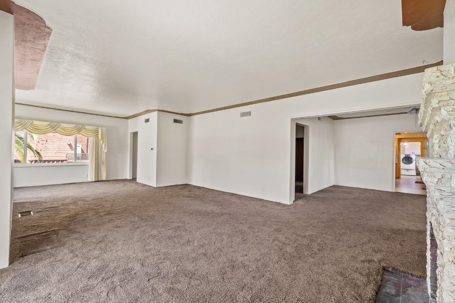 1301 N Douty St, Hanford, CA 93230