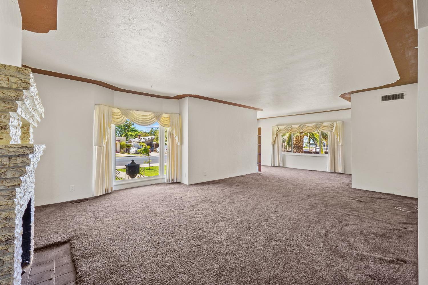 1301 N Douty St, Hanford, CA 93230