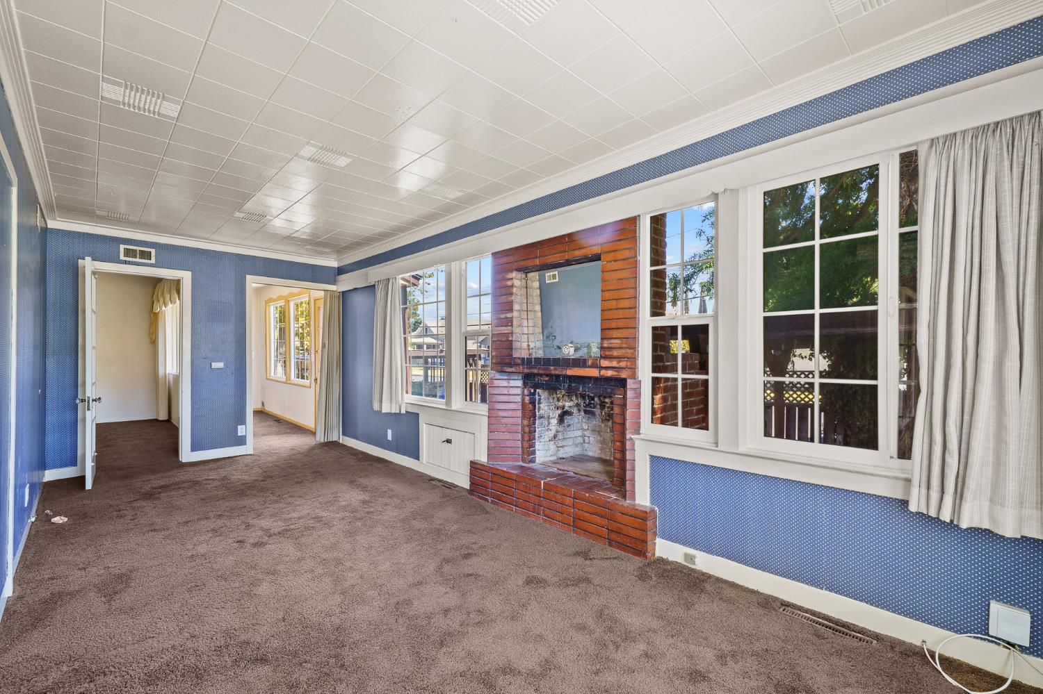 1301 N Douty St, Hanford, CA 93230