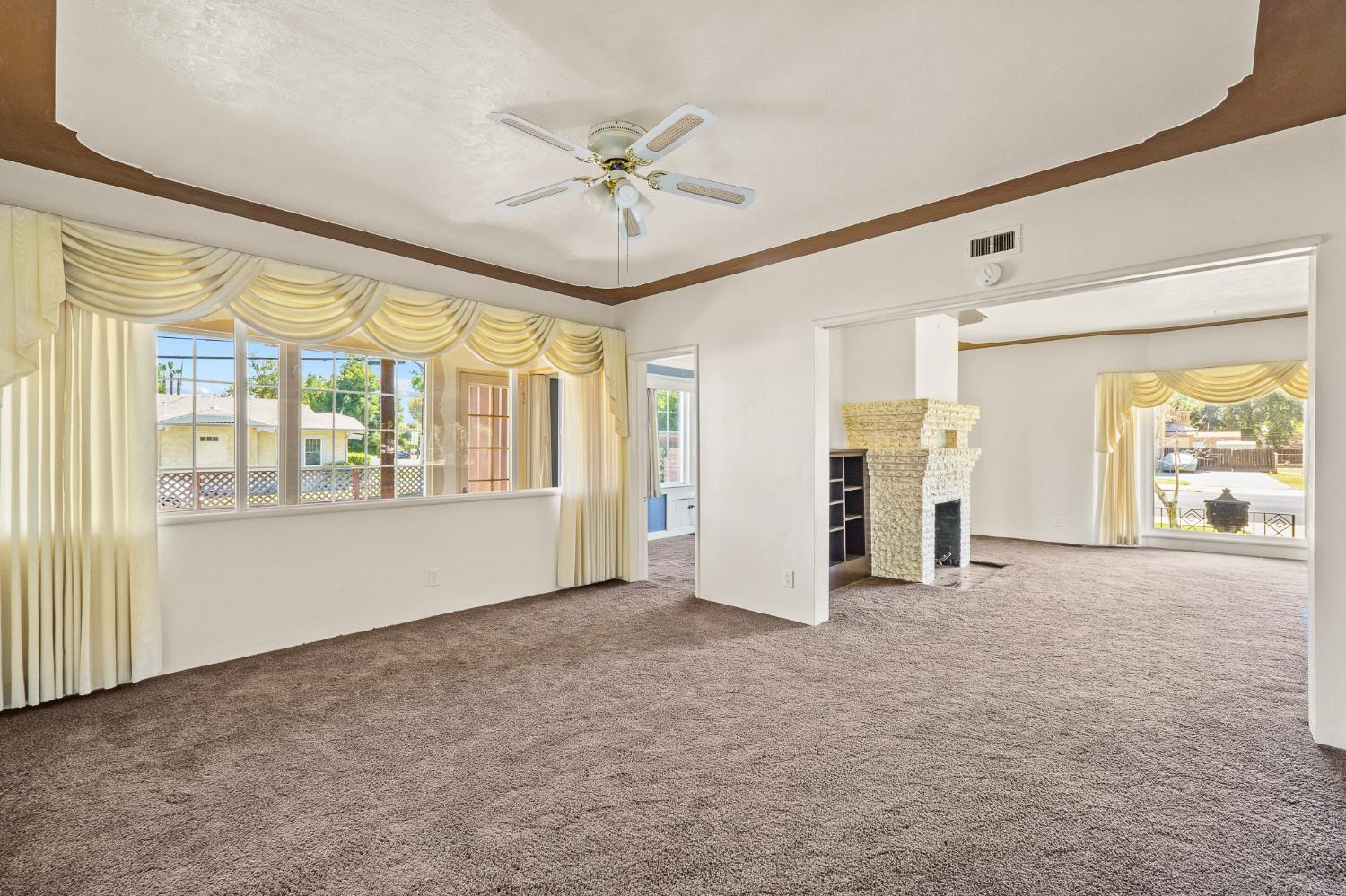 1301 N Douty St, Hanford, CA 93230