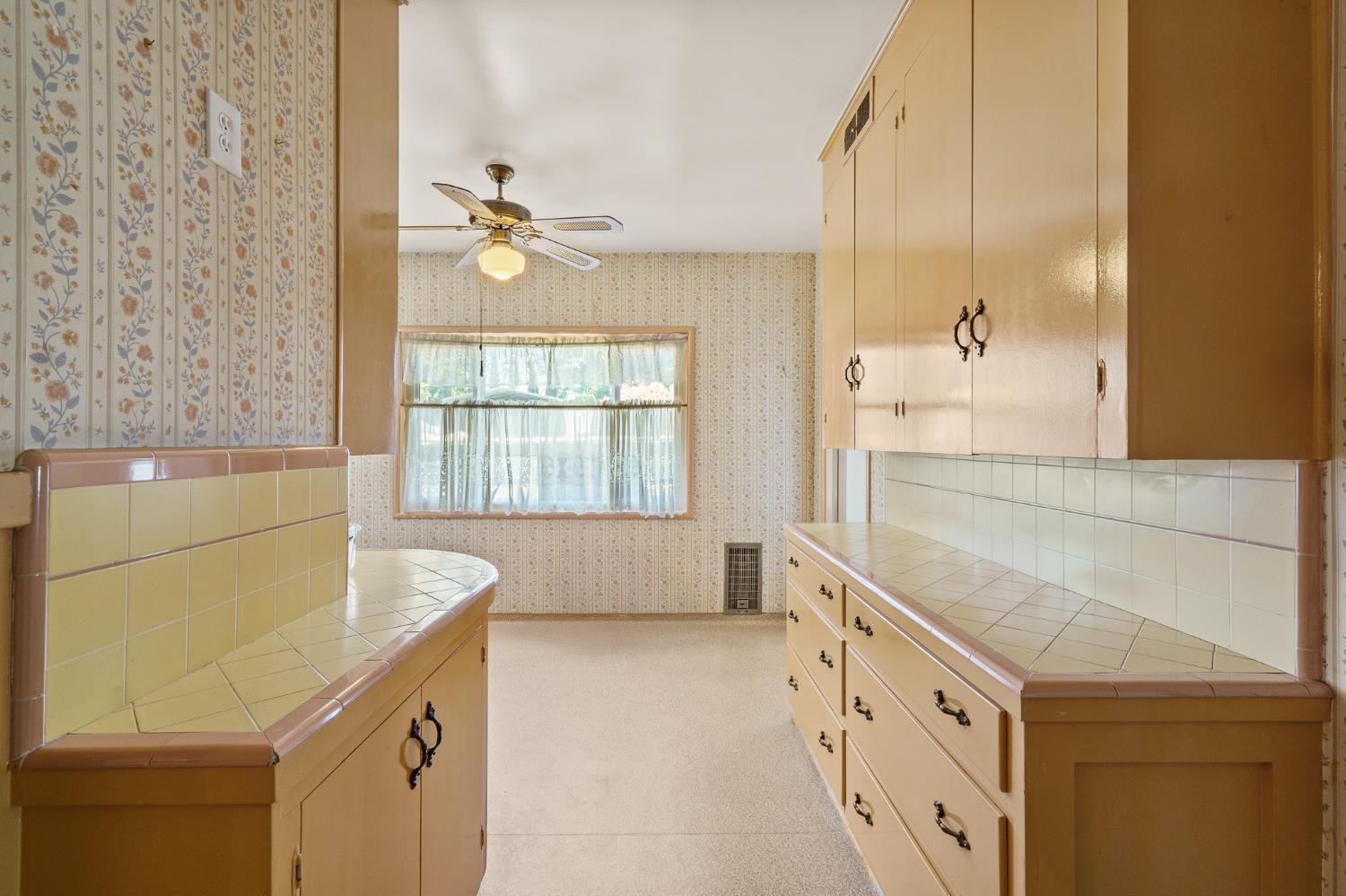 1301 N Douty St, Hanford, CA 93230