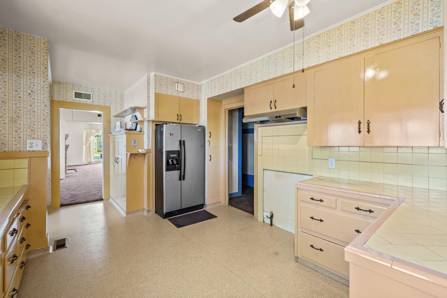 1301 N Douty St, Hanford, CA 93230