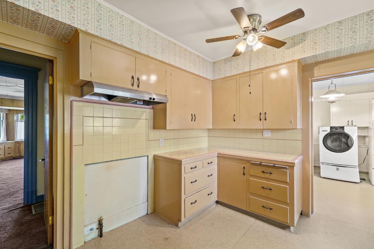 1301 N Douty St, Hanford, CA 93230