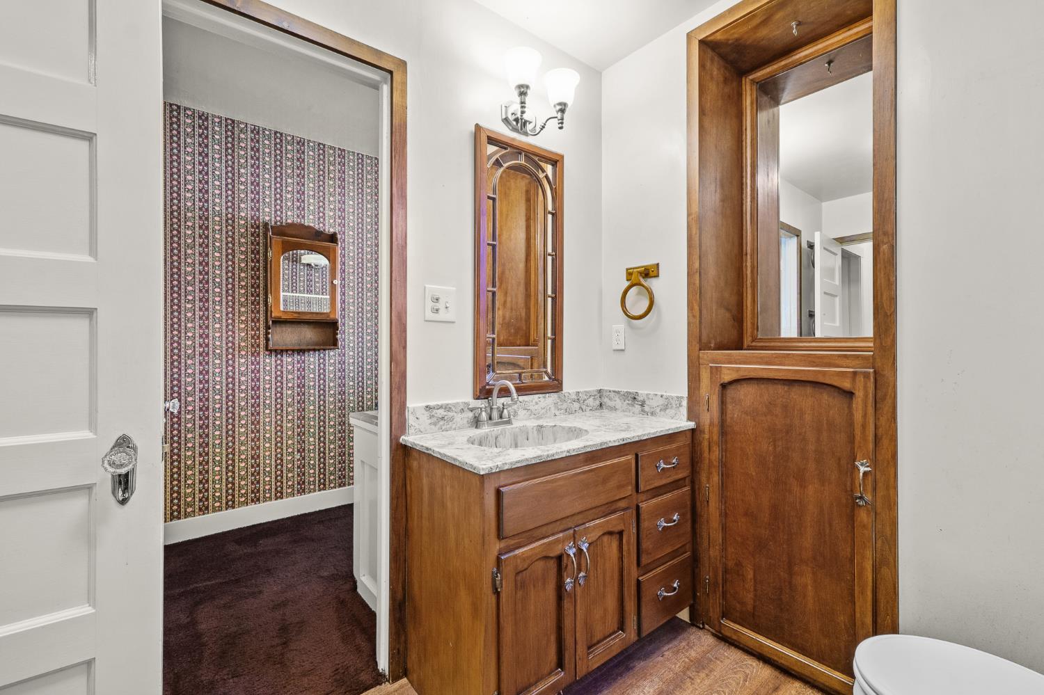 1301 N Douty St, Hanford, CA 93230