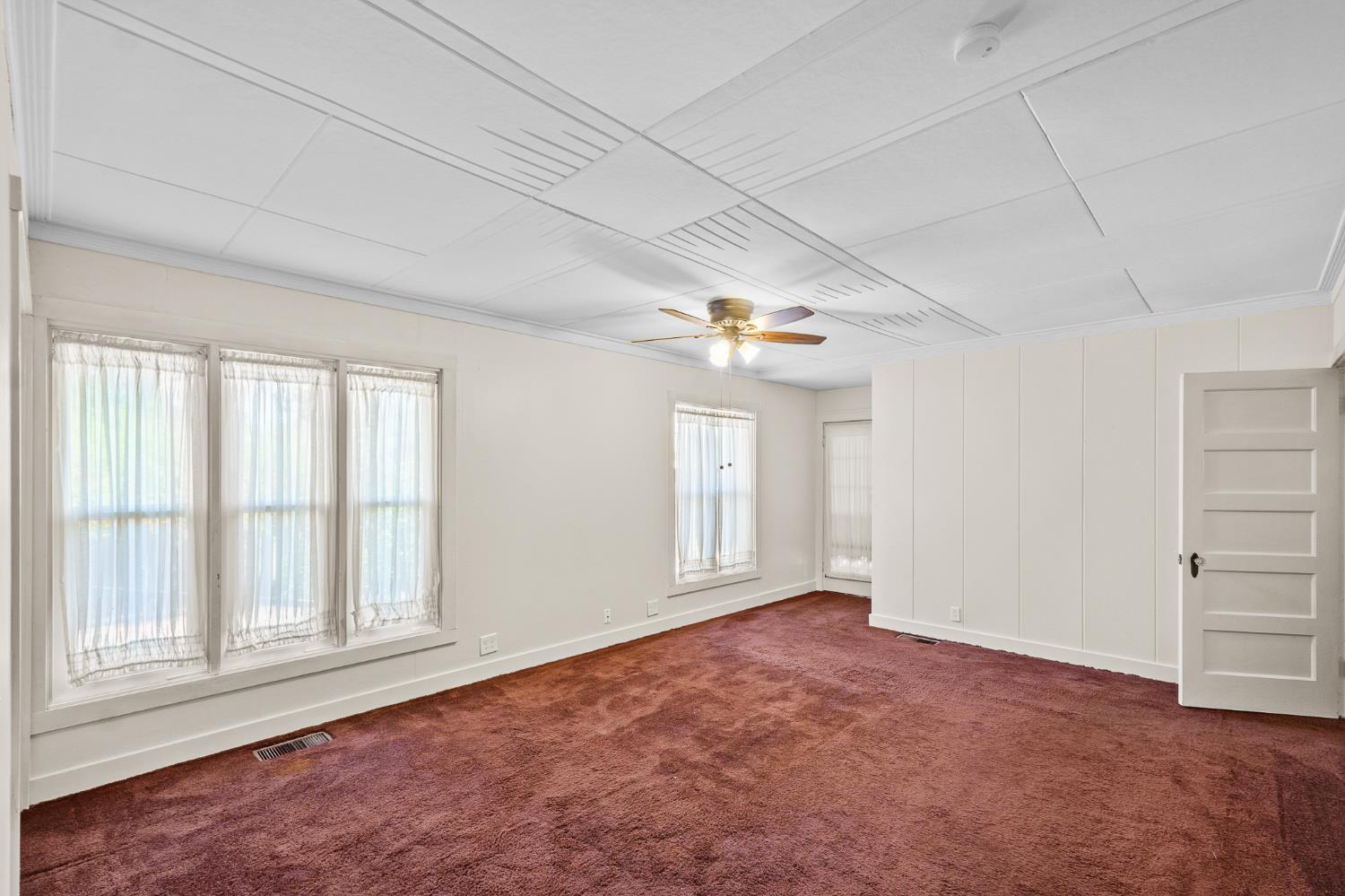 1301 N Douty St, Hanford, CA 93230