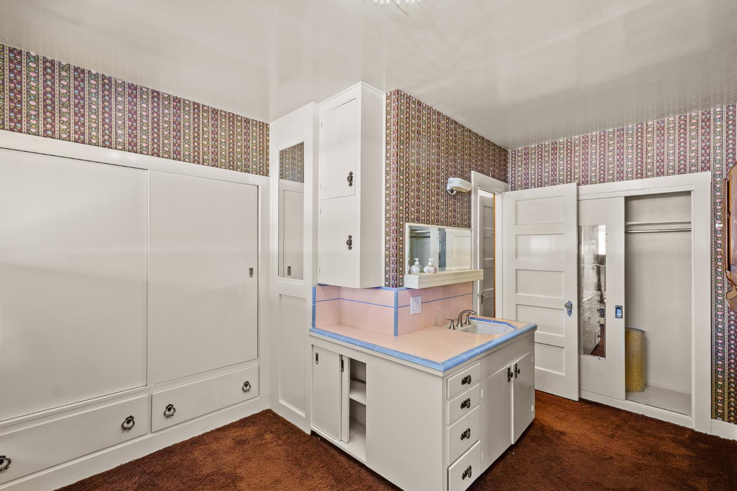 1301 N Douty St, Hanford, CA 93230