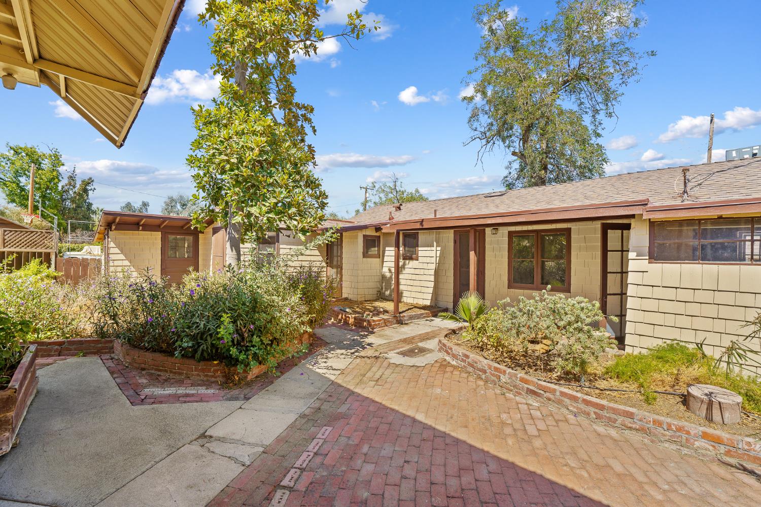 1301 N Douty St, Hanford, CA 93230