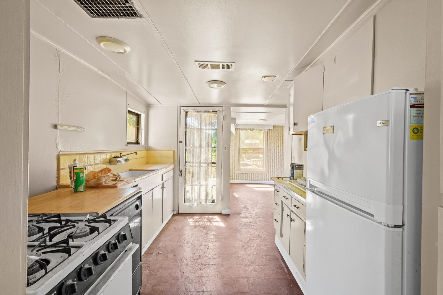 1301 N Douty St, Hanford, CA 93230