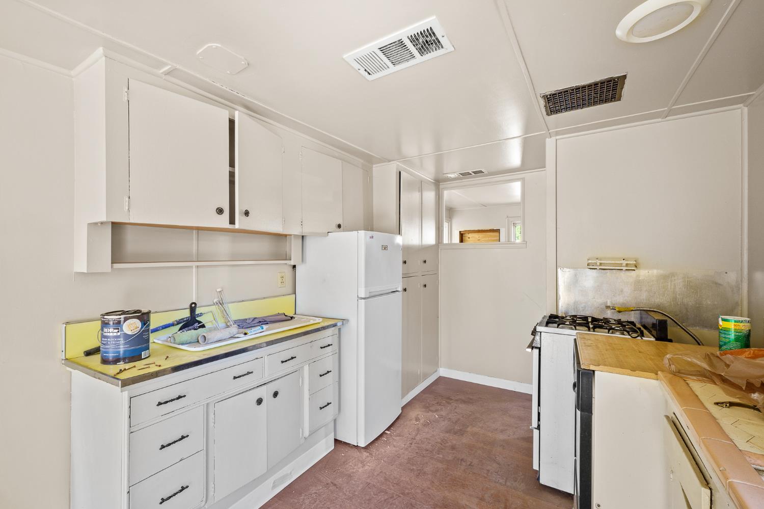 1301 N Douty St, Hanford, CA 93230