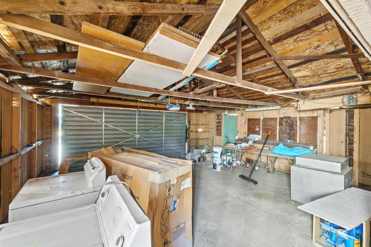 1301 N Douty St, Hanford, CA 93230