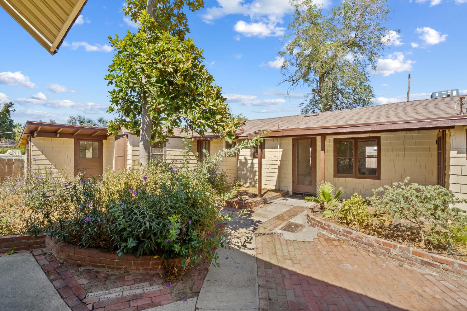 1301 N Douty St, Hanford, CA 93230