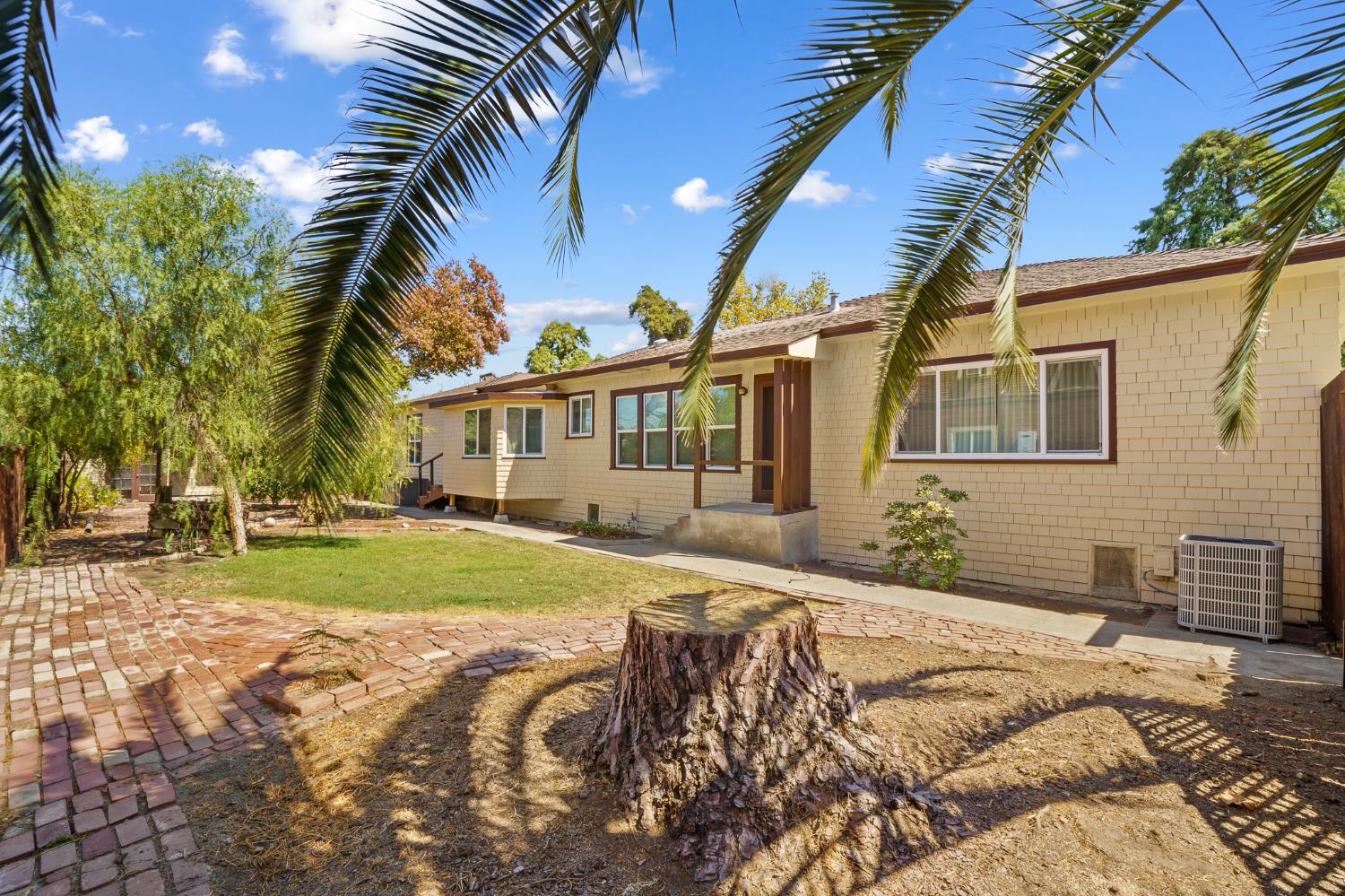 1301 N Douty St, Hanford, CA 93230