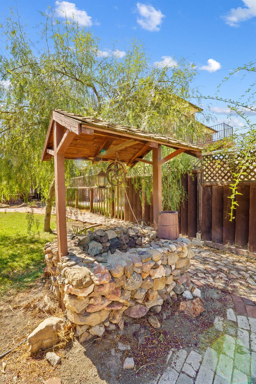 1301 N Douty St, Hanford, CA 93230