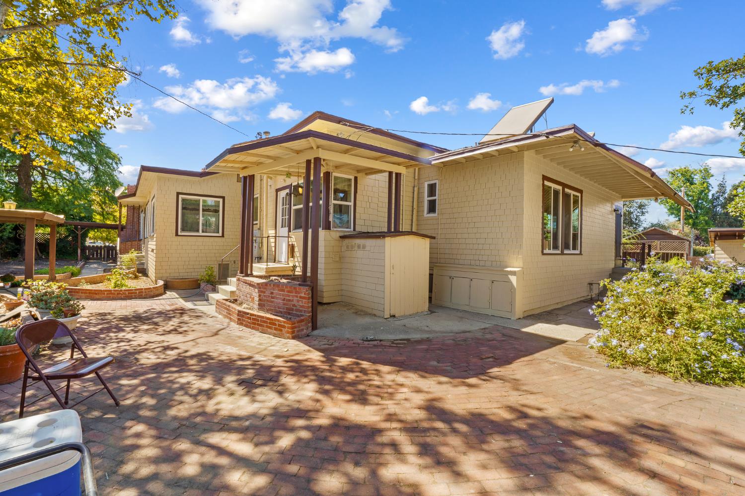 1301 N Douty St, Hanford, CA 93230