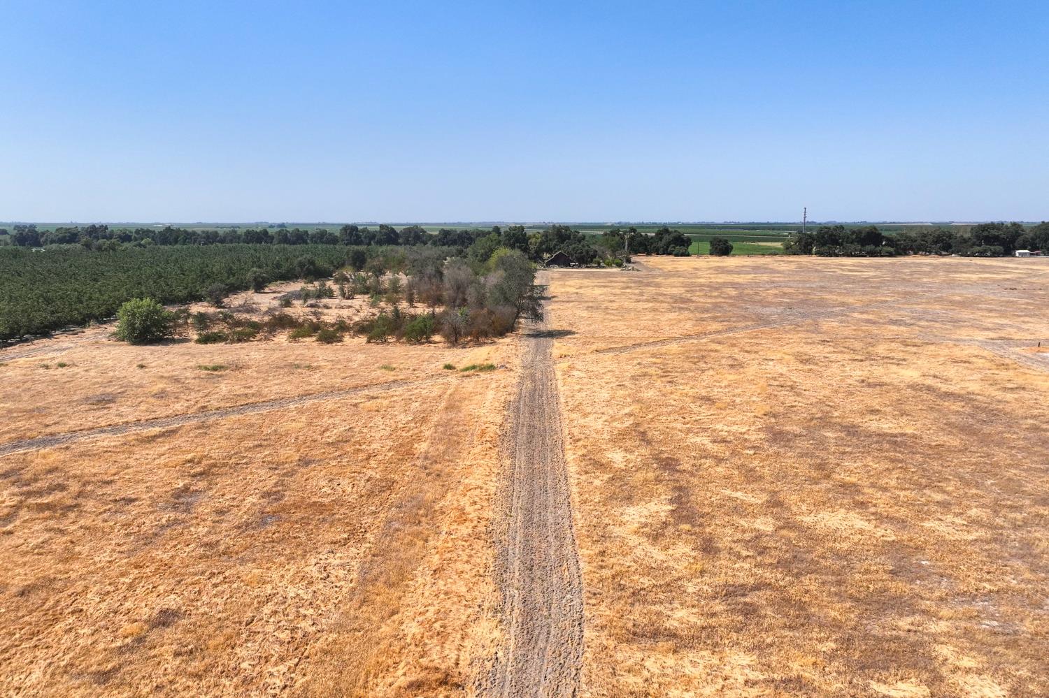 5721 E Riverdale Ave, Laton, CA 93242