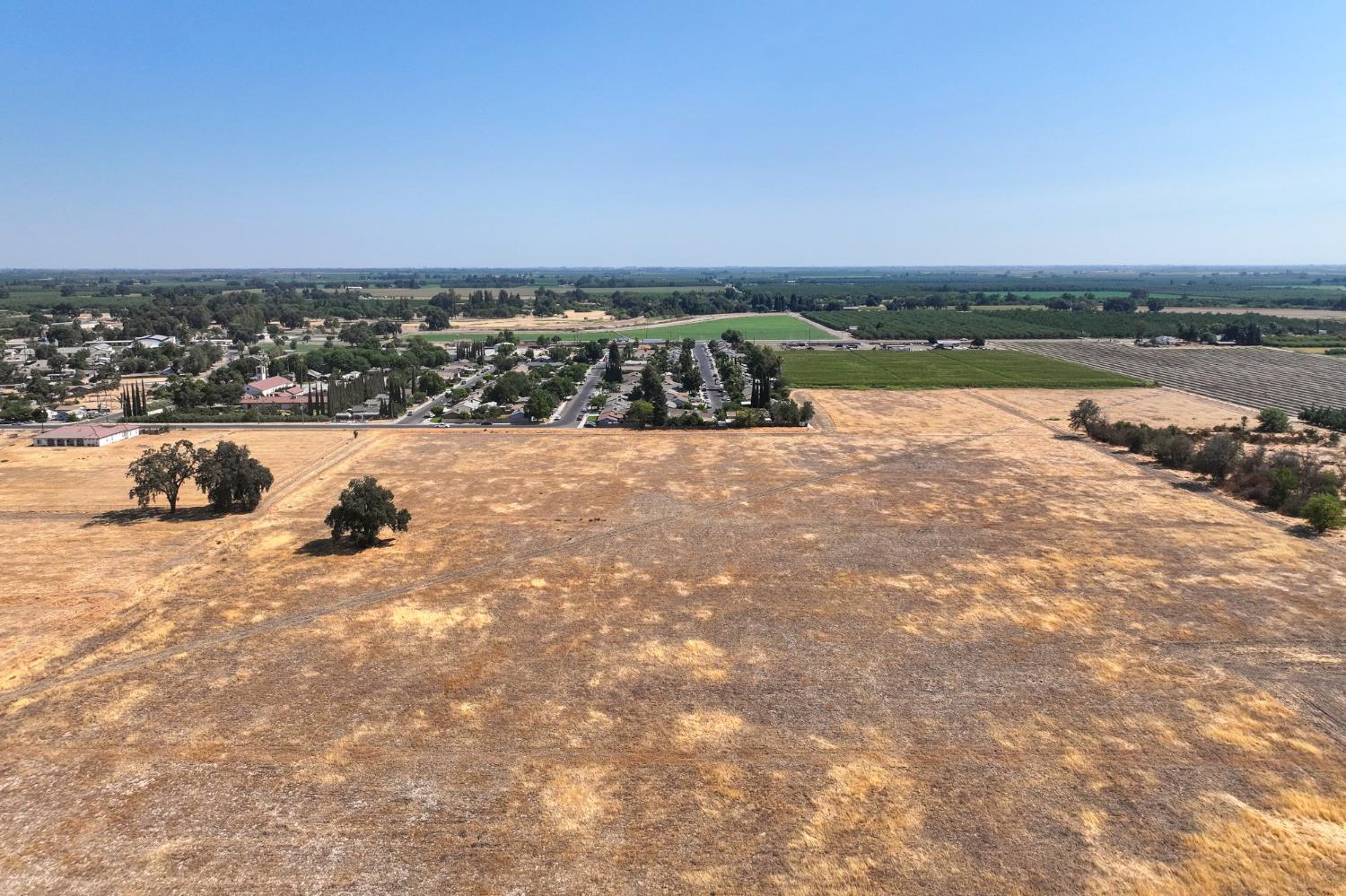 5721 E Riverdale Ave, Laton, CA 93242