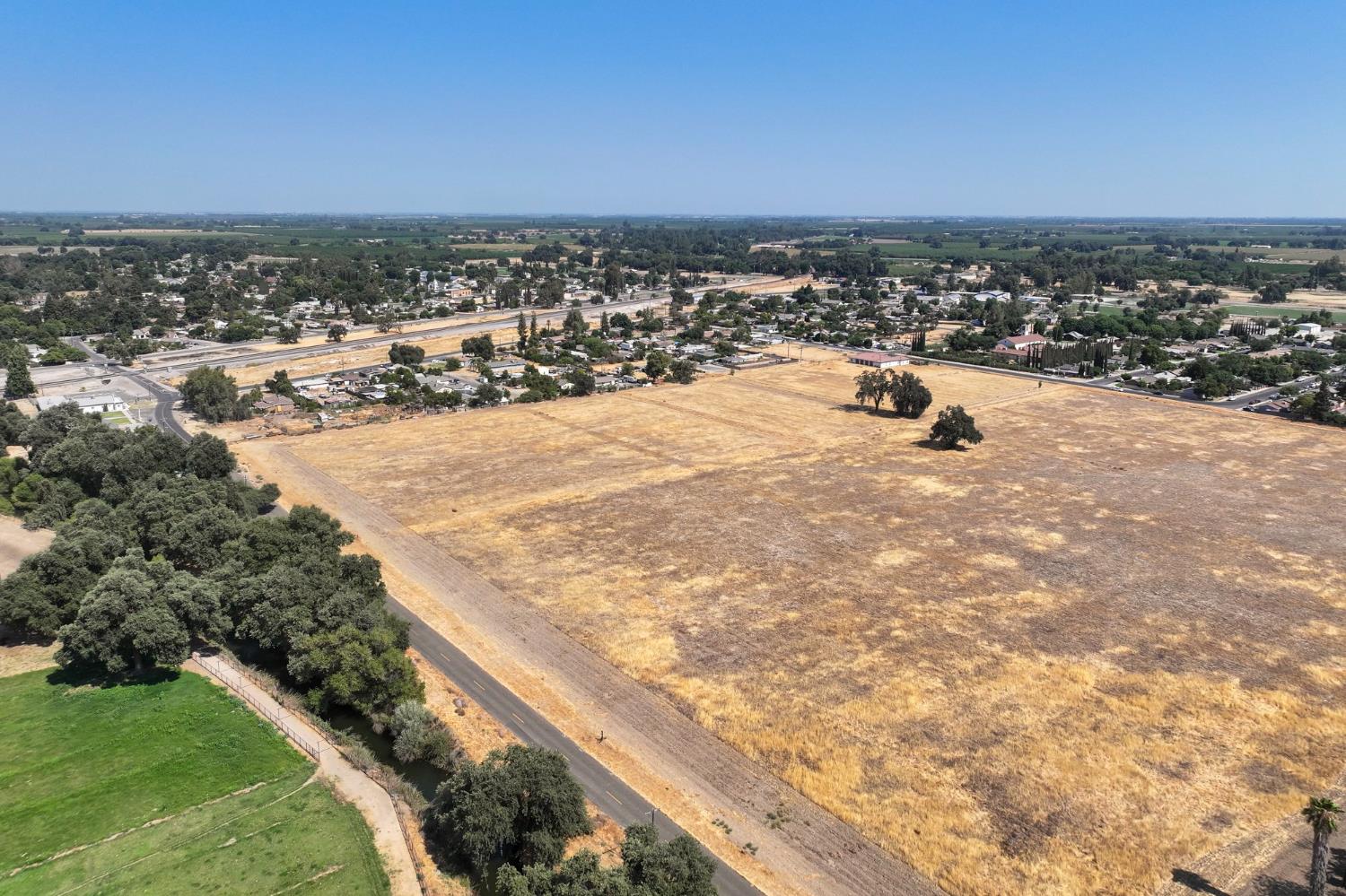 5721 E Riverdale Ave, Laton, CA 93242