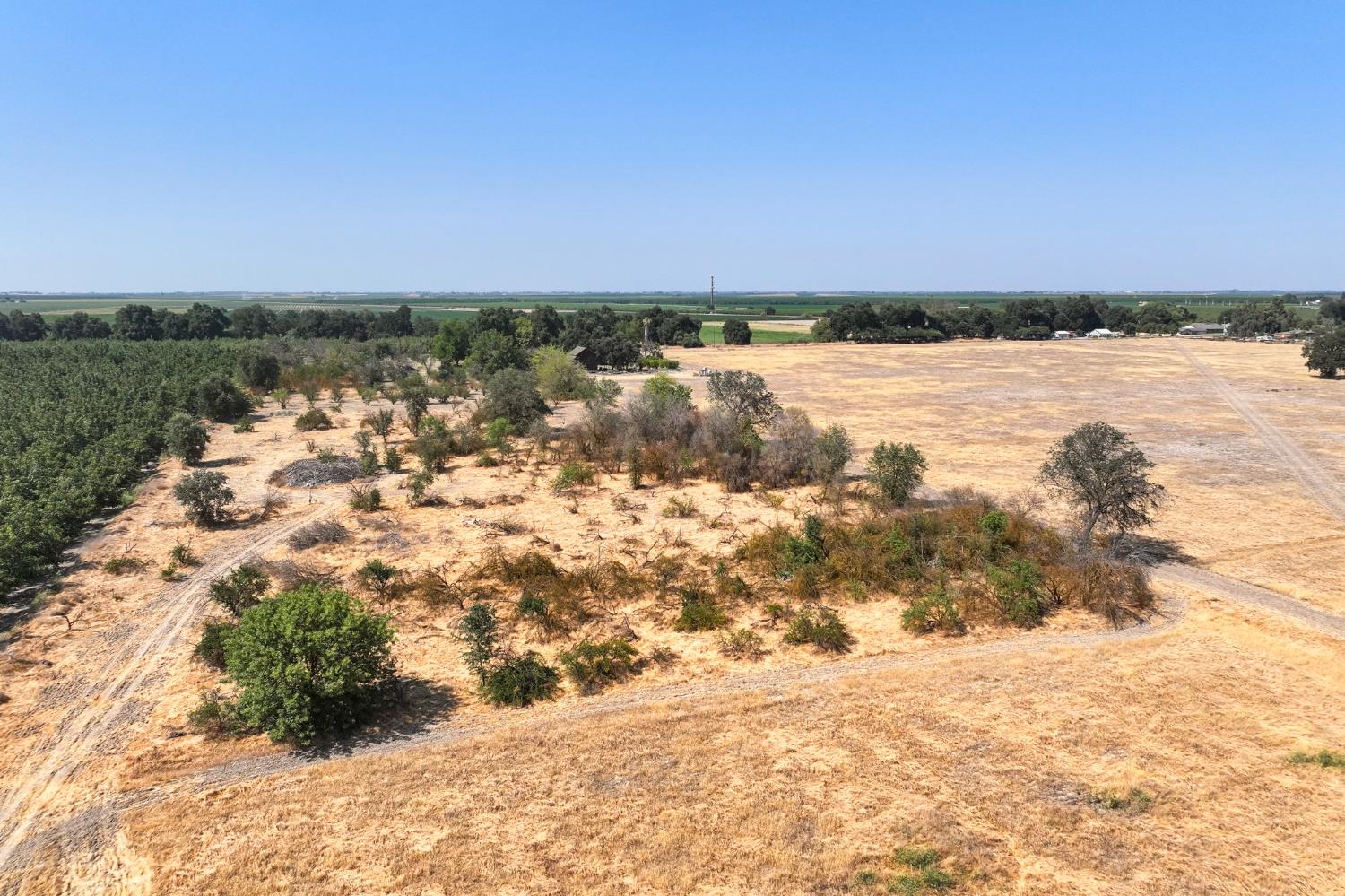 5721 E Riverdale Ave, Laton, CA 93242