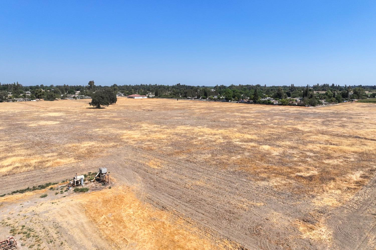 5721 E Riverdale Ave, Laton, CA 93242