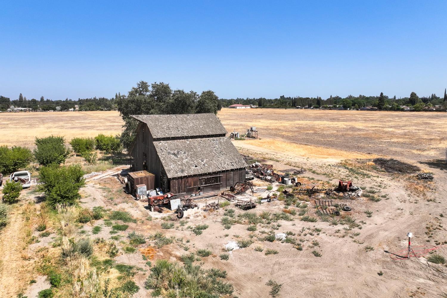 5721 E Riverdale Ave, Laton, CA 93242