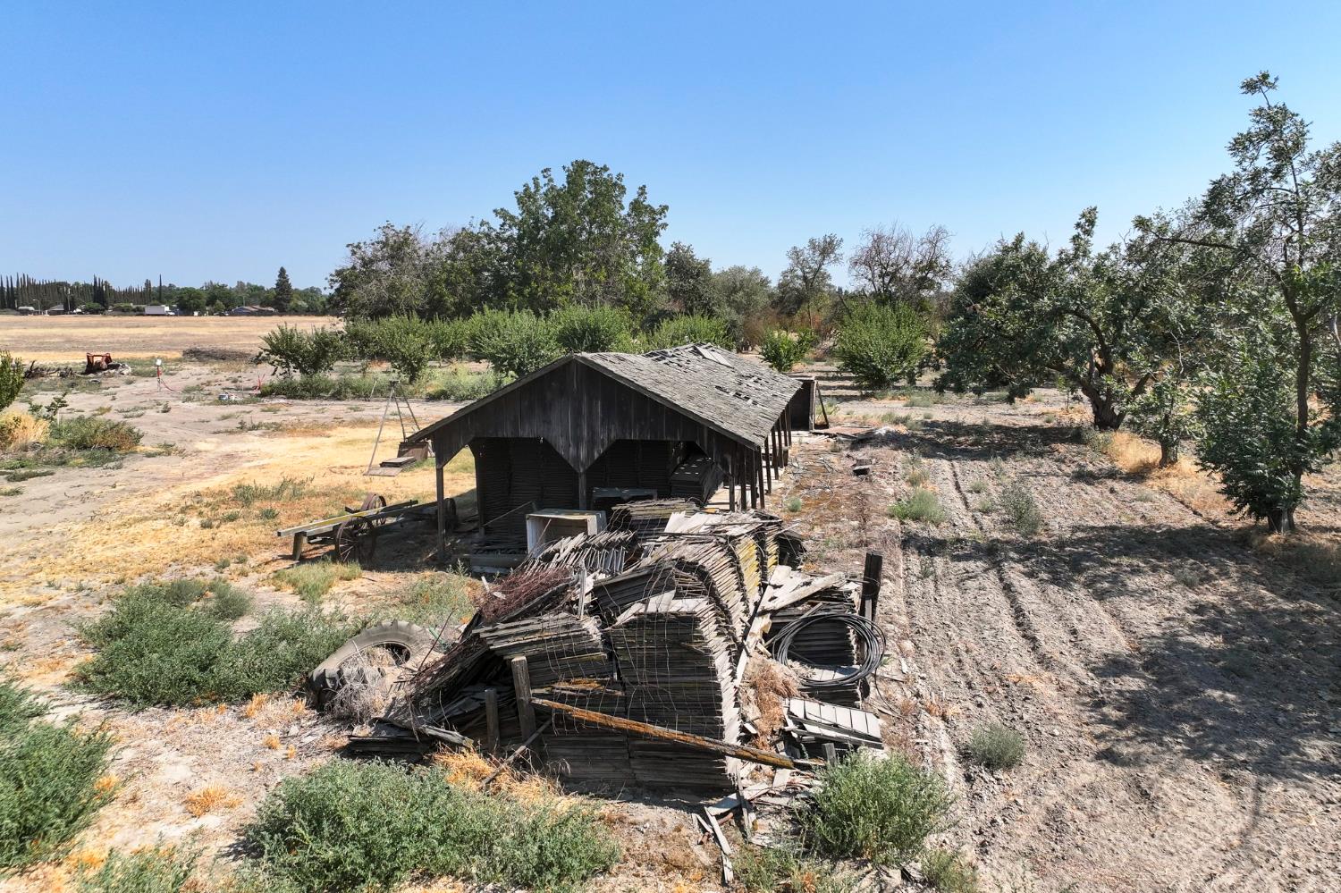 5721 E Riverdale Ave, Laton, CA 93242